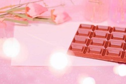 チョコレートと手紙とお花