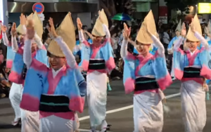 高円寺阿波踊り　女性の踊り手たち