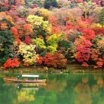 嵐山の色とりどりの紅葉