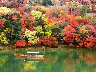 嵐山の紅葉の見頃時期 ライトアップやトロッコは 鑑賞ルートは 季節お役立ち情報局