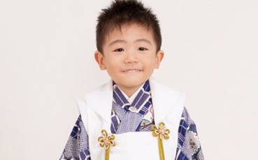 七五三 3歳男の子 着物 袴 被布 やスーツのコーデや選び方は 季節お役立ち情報局