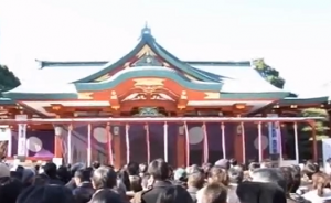 日枝神社　初詣の境内