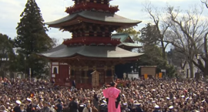 成田山新勝寺　節分会に集まった大勢の人々