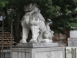 寒川神社　たくましい狛犬