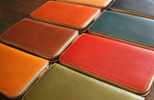 いろいろな色の長財布