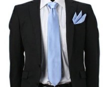 水色のネクタイとポケットチーフ