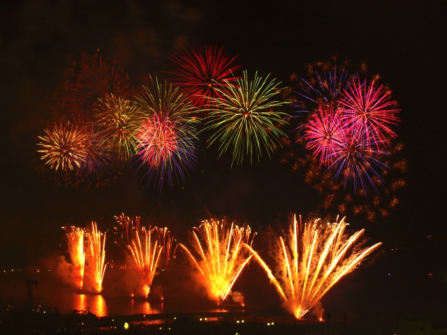 安倍川花火大会21の日程と穴場スポット 桟敷席や屋台は 駐車場は 季節お役立ち情報局