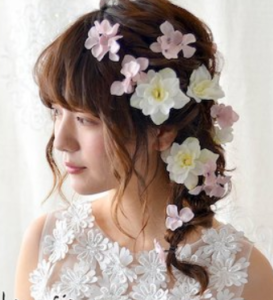 女性 花 髪