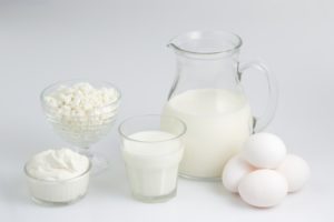 牛乳　生クリーム　卵