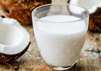 ココナッツミルクの栄養と効能 カロリーや副作用は ダイエット効果は 季節お役立ち情報局