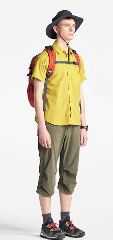 登山ファッション　夏　メンズ　7分丈パンツ　半袖シャツ