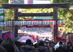 生田神社　初詣　多くの参拝客
