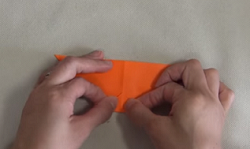 折り紙の折り目をつける