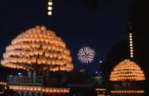 熱田祭り　献灯まきわらと花火のコラボ