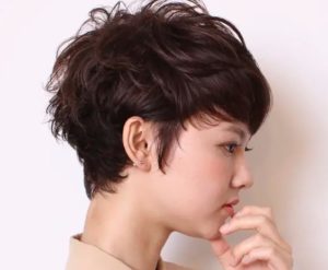 ショートヘア 女性
