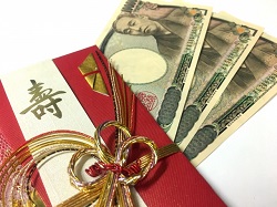 ご祝儀袋と一万円札
