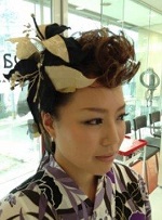神輿の髪型　女性　ショートヘアアレンジ　モヒカンスタイル
