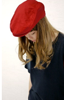 ラコステ　赤のハンチング帽　レディース