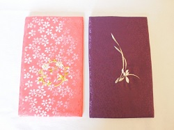 桜模様と紫の袱紗
