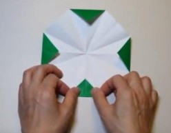 折り紙の角を折る