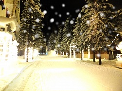 ホワイトクリスマス　雪の降る街