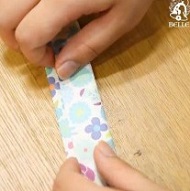 折り紙を筒状にする