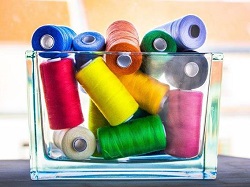 カラフルな裁縫糸