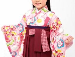 卒園式女の子の袴コーデと髪型 着付け方やレンタルは 靴や髪飾りは 季節お役立ち情報局