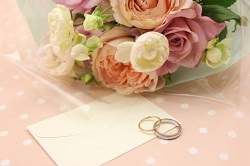 花束と手紙と婚約指輪