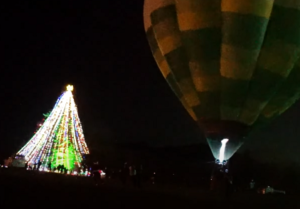 宮ヶ瀬クリスマスイルミネーション　気球と巨大クリスマスツリー