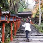 貴船神社の階段と紅葉