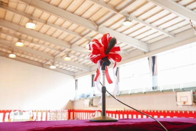 小学校卒業式【PTA会長の祝辞例文】感動の挨拶や壇上のマナーは？ 季節お役立ち情報局