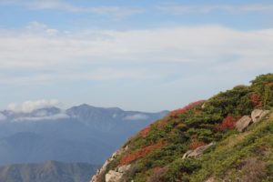 至仏山の紅葉と雄大な景色