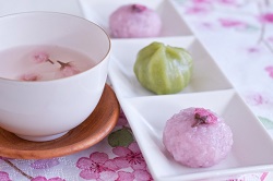 桜茶　桜饅頭