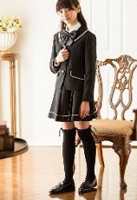小学校卒業式　女の子のスーツコーデ　Catherine Cottageのスーツ