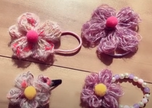 手作りのお花の編み物アクセ